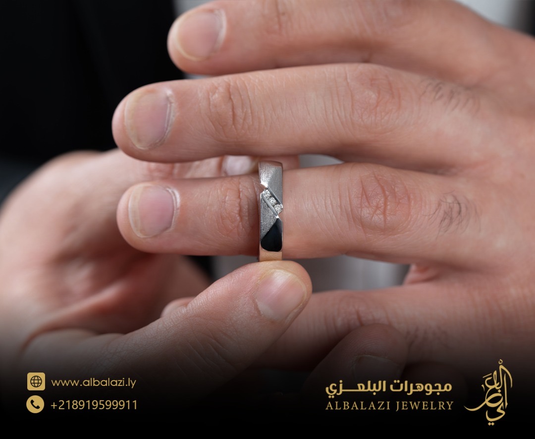 دبلة رجالية مرصعة بالألماس دبلة رجالية مرصعة بالألماس