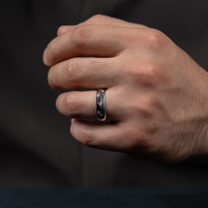 دبلة رجالية مرصعة بالألماس